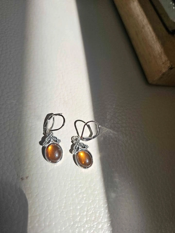 Amber stone silver tone leverback earrings