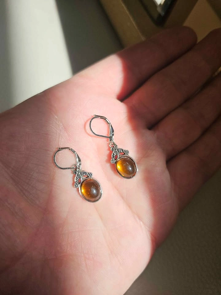 Amber stone silver tone leverback earrings - photo 2