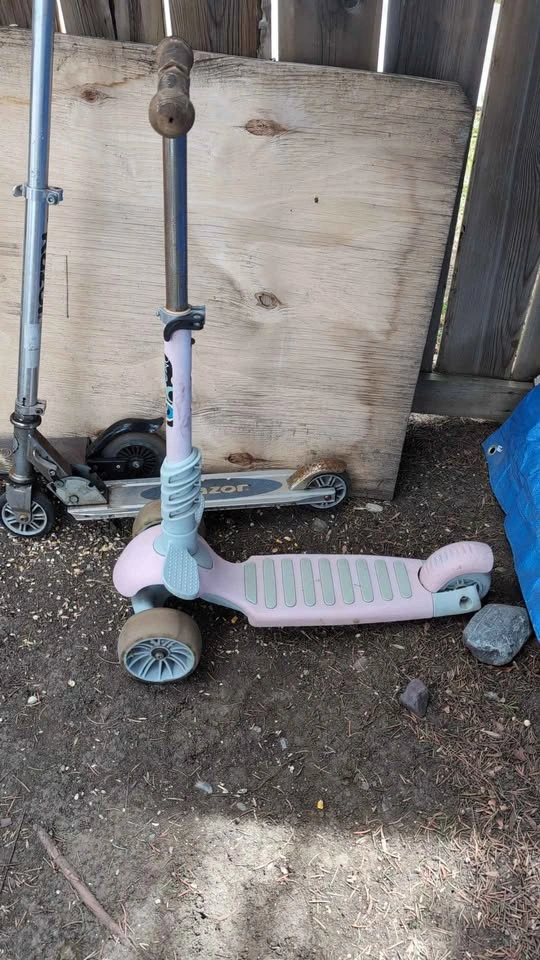 3 Scooters - 2 Razor, 1 Child's - photo 2