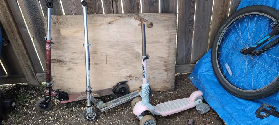 3 Scooters - 2 Razor, 1 Child's - photo 5