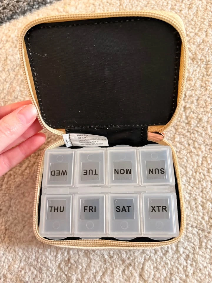 Weekly medication wallet - photo 2