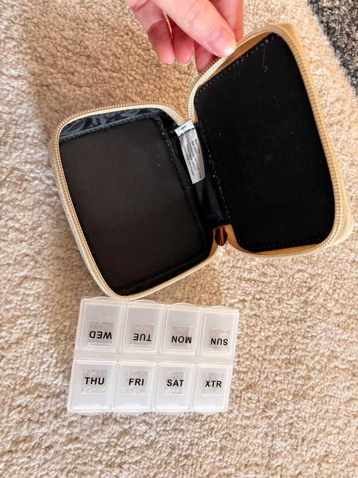 Weekly medication wallet - photo 3