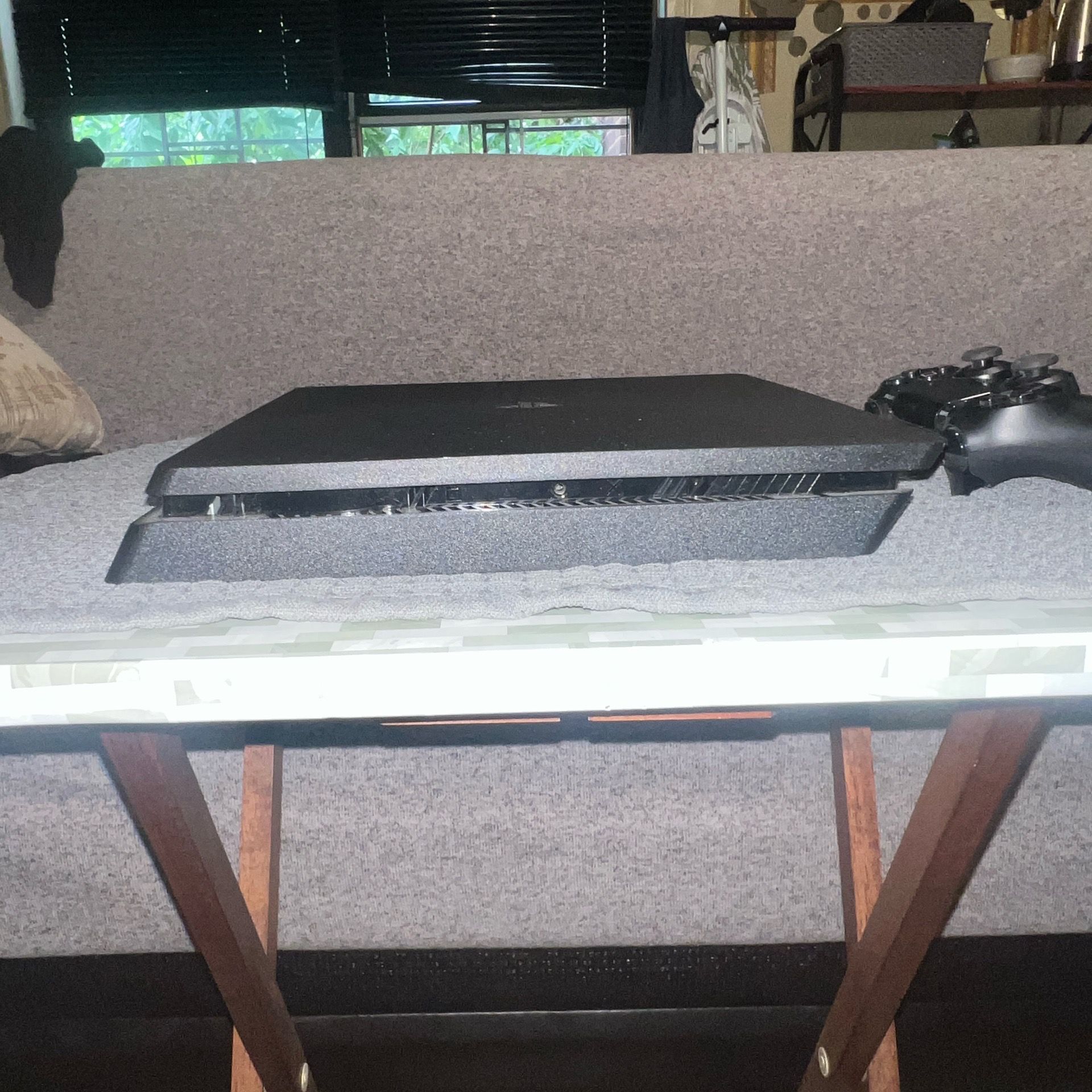 PS4 1TB - photo 2