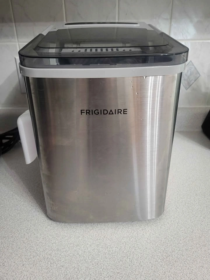 Frigidaire Countertop Ice Maker - photo 2
