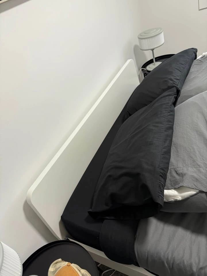Queen Bed and mattress - photo 3