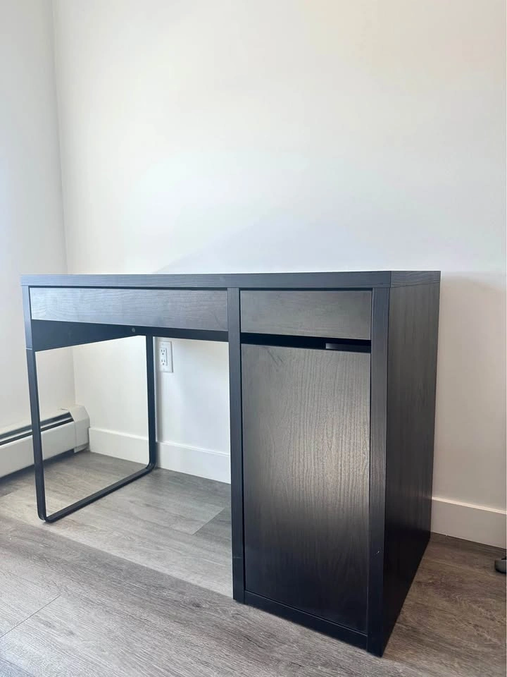 IKEA MICKE Desk