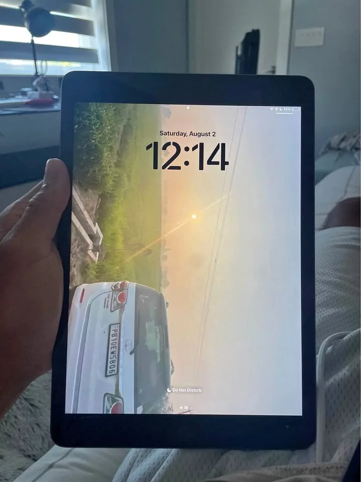iPad 9th gen 64 gb thumbnail