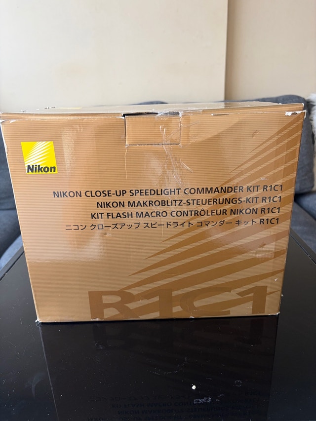 Nikon R1C1 Commander Kit - photo 2