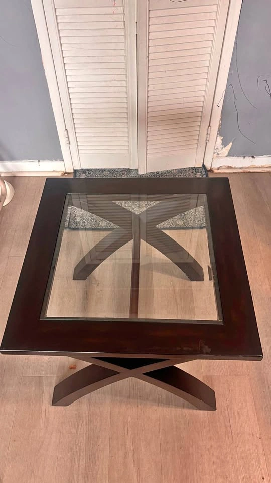 IKEA Glass Coffee Table – Modern, Strong & Stylish