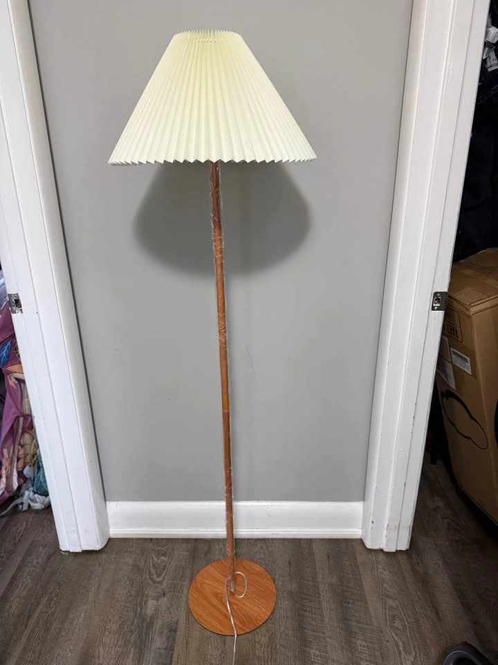 Floor Lamp, Wood Grain Farmhouse Floor Lamp - photo 4