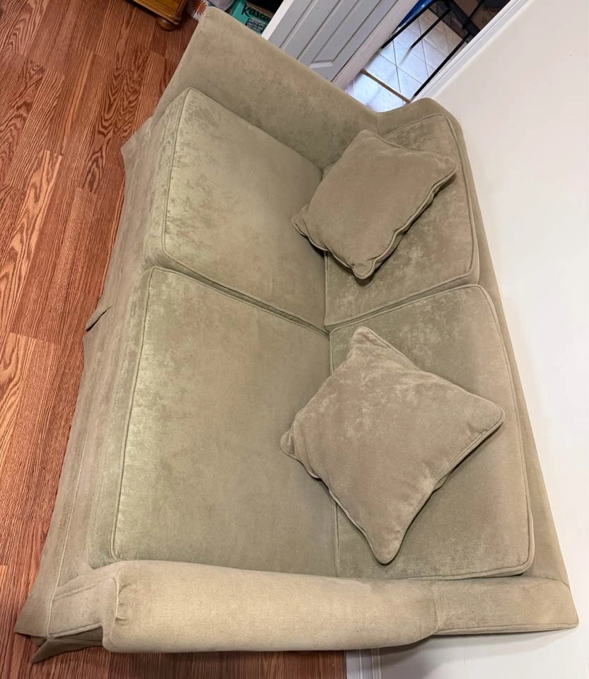 Light Green 2-seater Sofa - Great Condition - photo 2