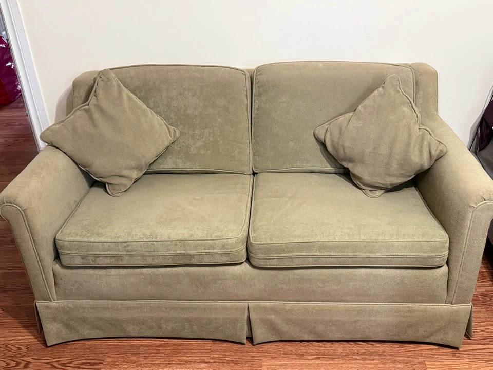 Light Green 2-seater Sofa - Great Condition - photo 4