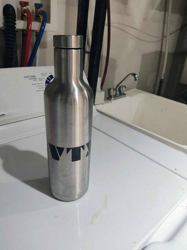 Stainless steel water bottle