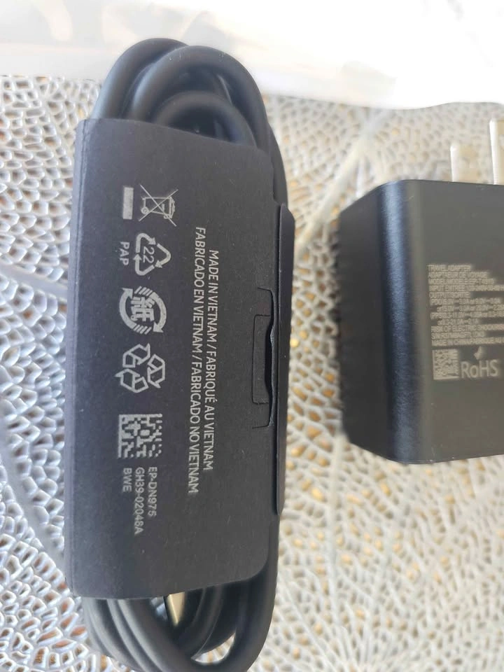 45W Super Fast Charging Travel Adapter & USB-C Cable - photo 4