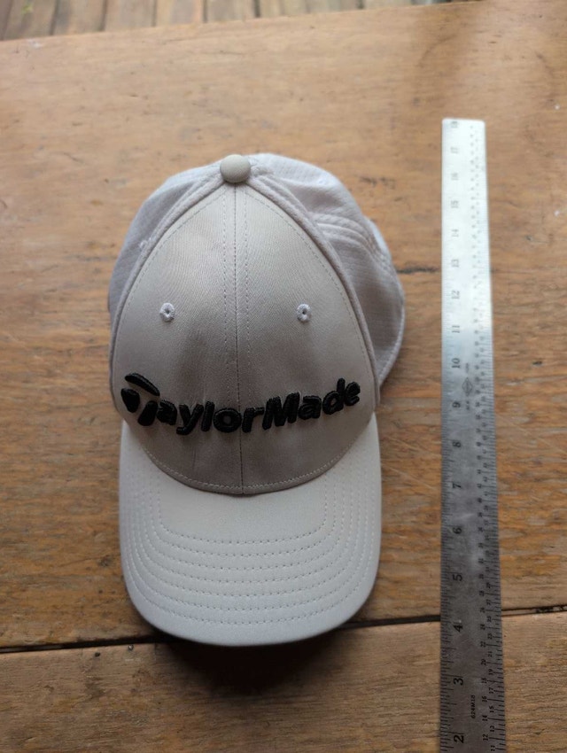 TaylorMade Hat white. Adult medium small