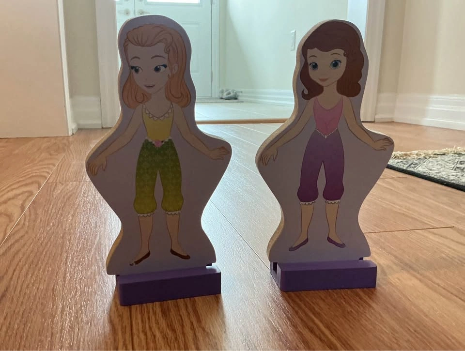 Melissa & Doug Sofia the First Magnetic Dress-Up Wooden Doll Set - photo 3