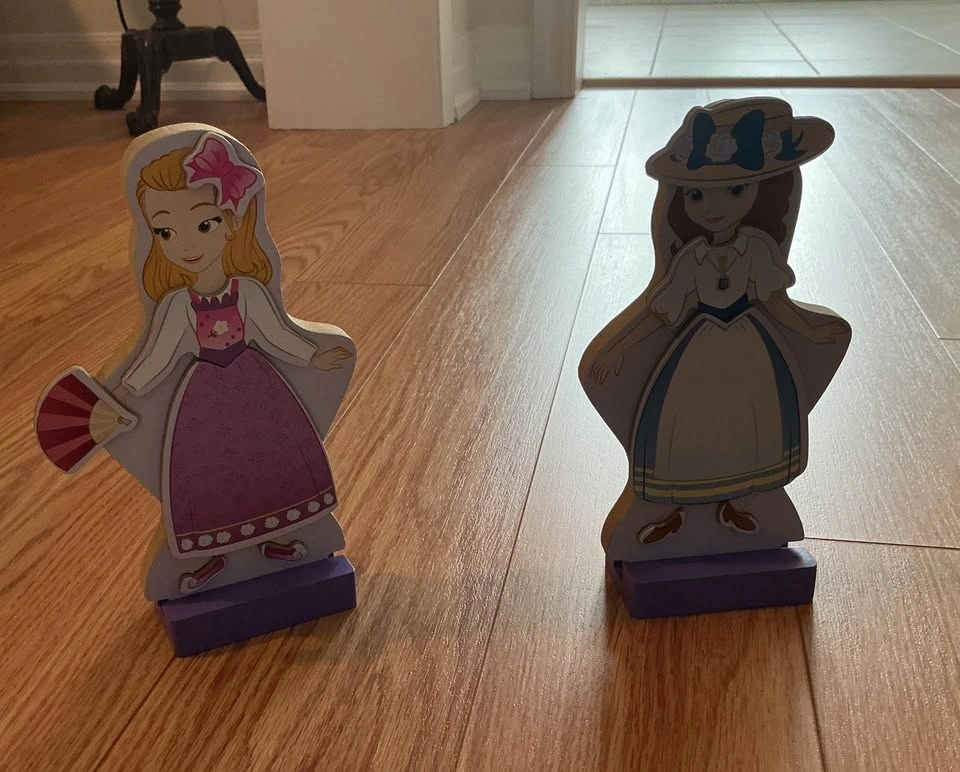 Melissa & Doug Sofia the First Magnetic Dress-Up Wooden Doll Set - photo 4