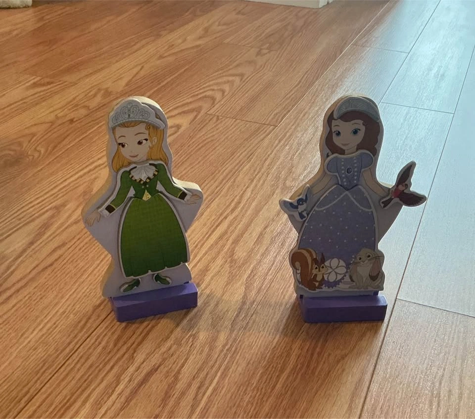 Melissa & Doug Sofia the First Magnetic Dress-Up Wooden Doll Set - photo 5