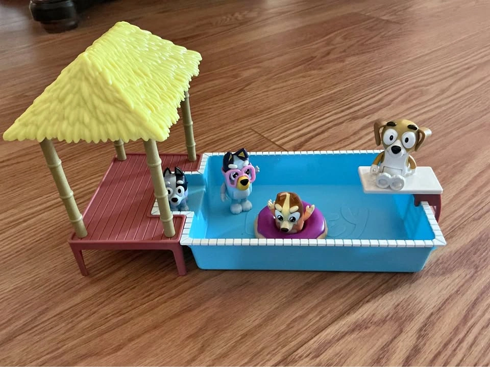 Bluey Pool Playset and Figurines