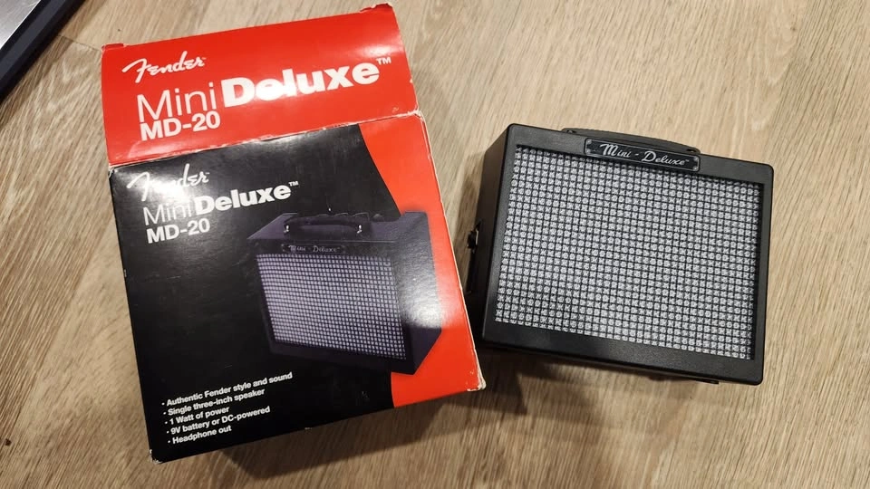 $50 Fender Mini Deluxe Amp (MD-20) - photo 2