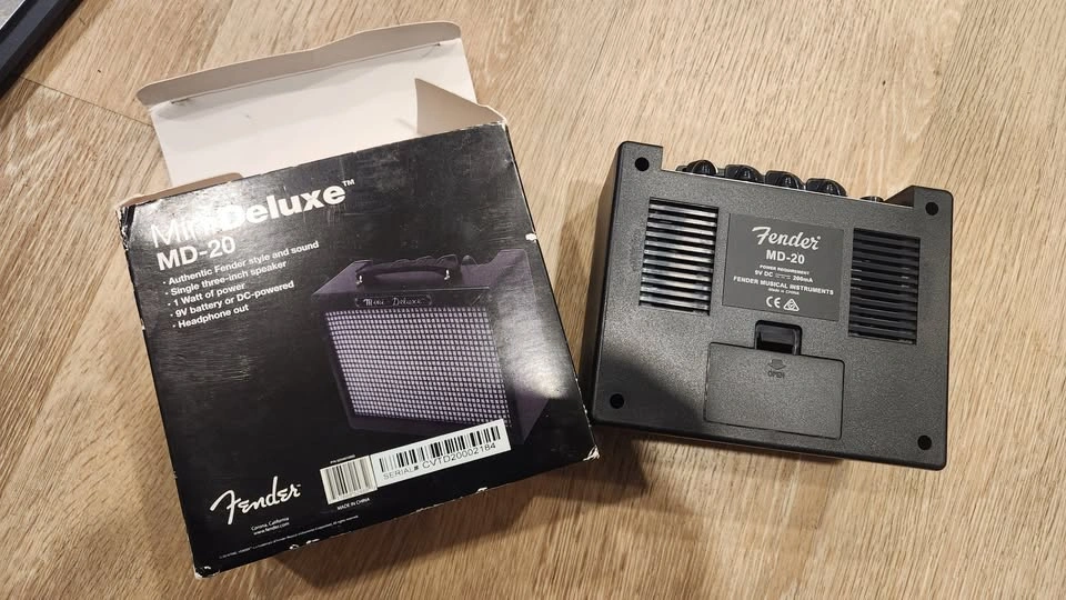 $50 Fender Mini Deluxe Amp (MD-20) - photo 3