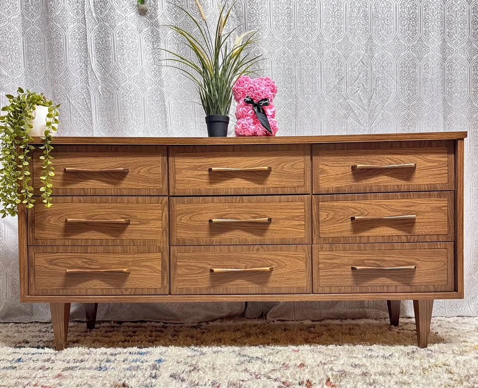 Mid century modern dresser in very good condition