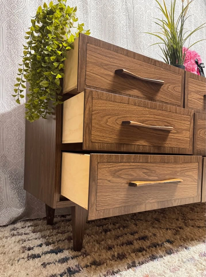 Mid century modern dresser in very good condition - photo 2