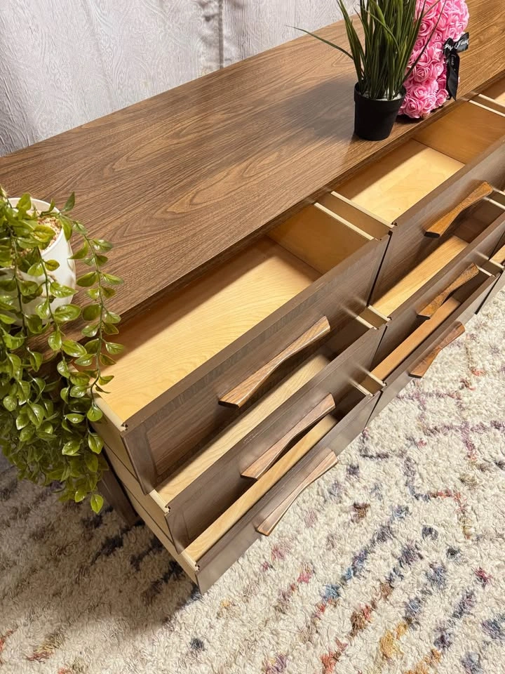 Mid century modern dresser in very good condition - photo 4
