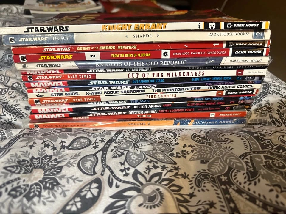 17 Star Wars Graphic Novels - Dark Horse & Marvel