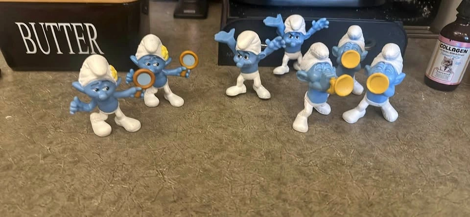 Bundle of 7 Smurfs