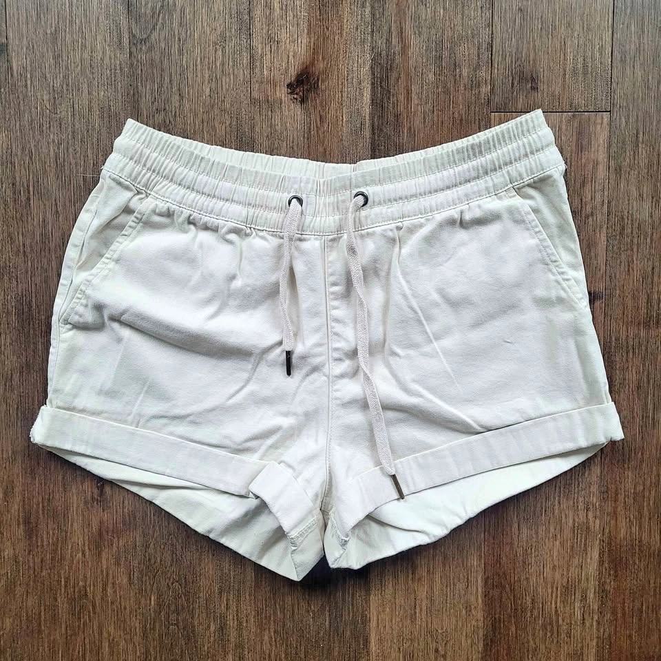 Oak and Ivy Beige Shorts - Size M