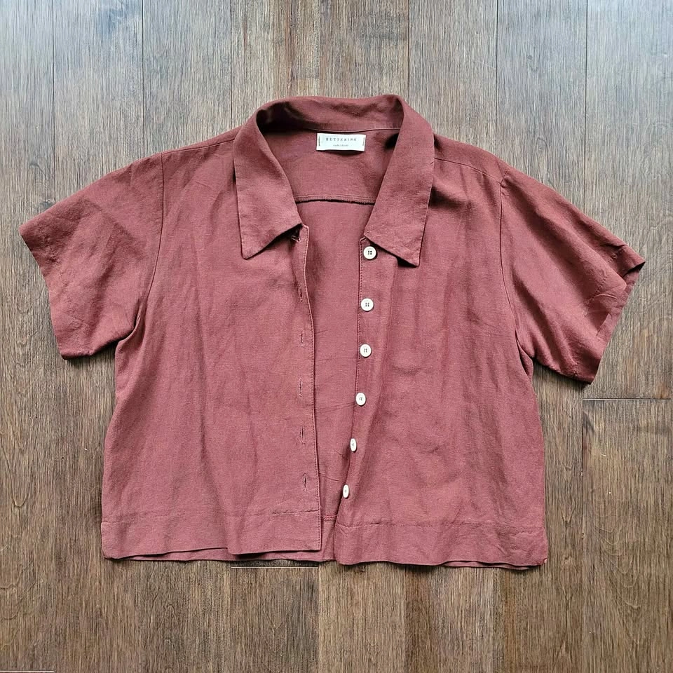 Buttering Cropped Button Up Top