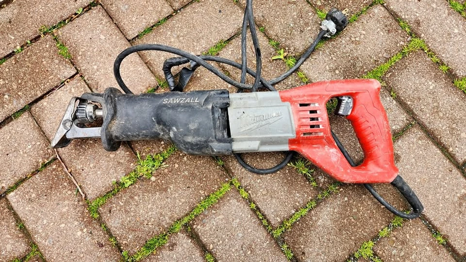 $80 Milwaukee Sawzall 110v 12 amp
