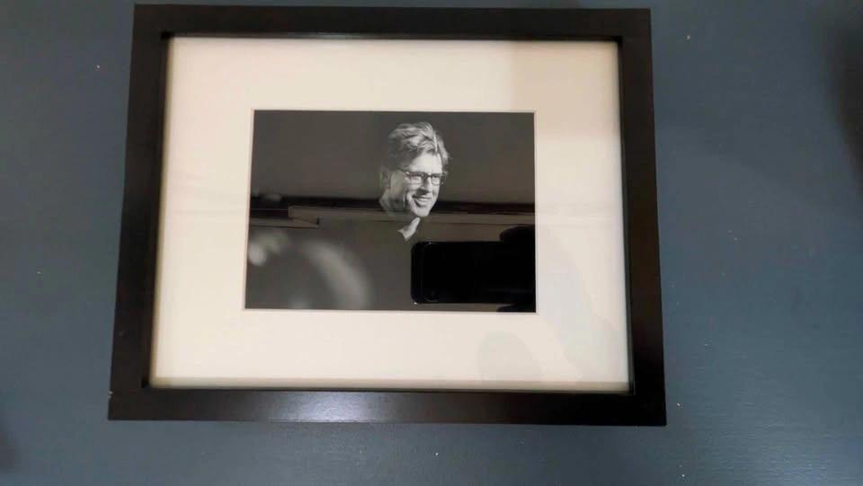 Framed Signed Photo by Photographer George Pimentel - photo 2