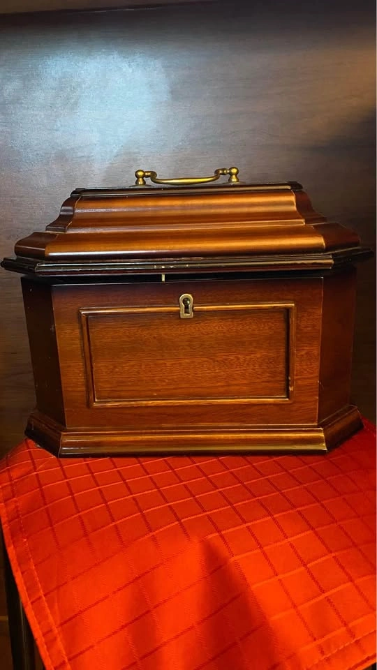 BOMBAY COMPANY VINTAGE BOX FOR KEEPSAKES