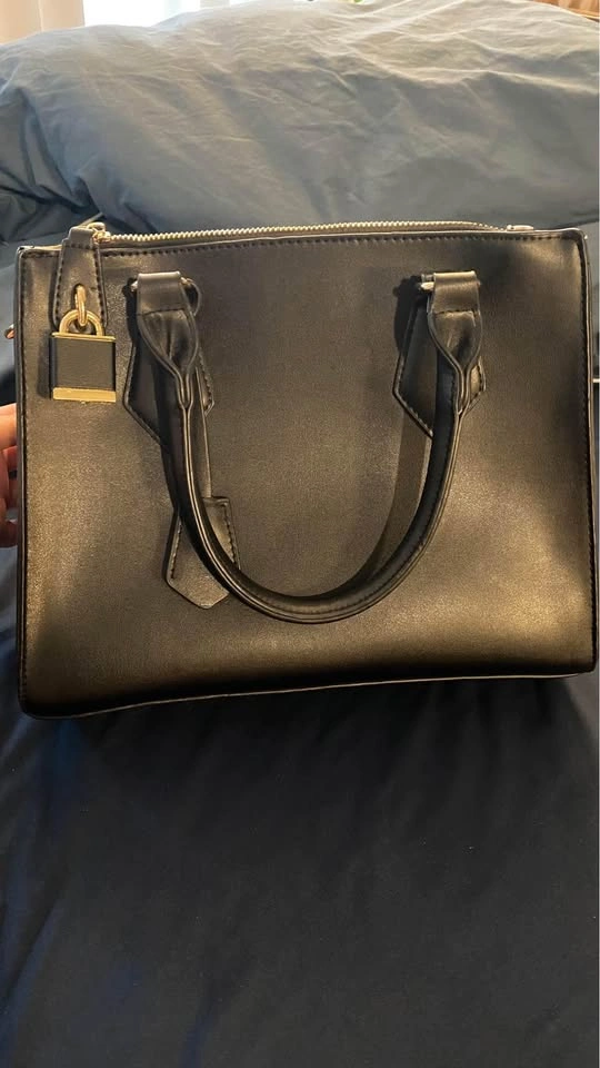 Purse 👜 Black Satchel-ALMOST NEW-CHIC FORMAL