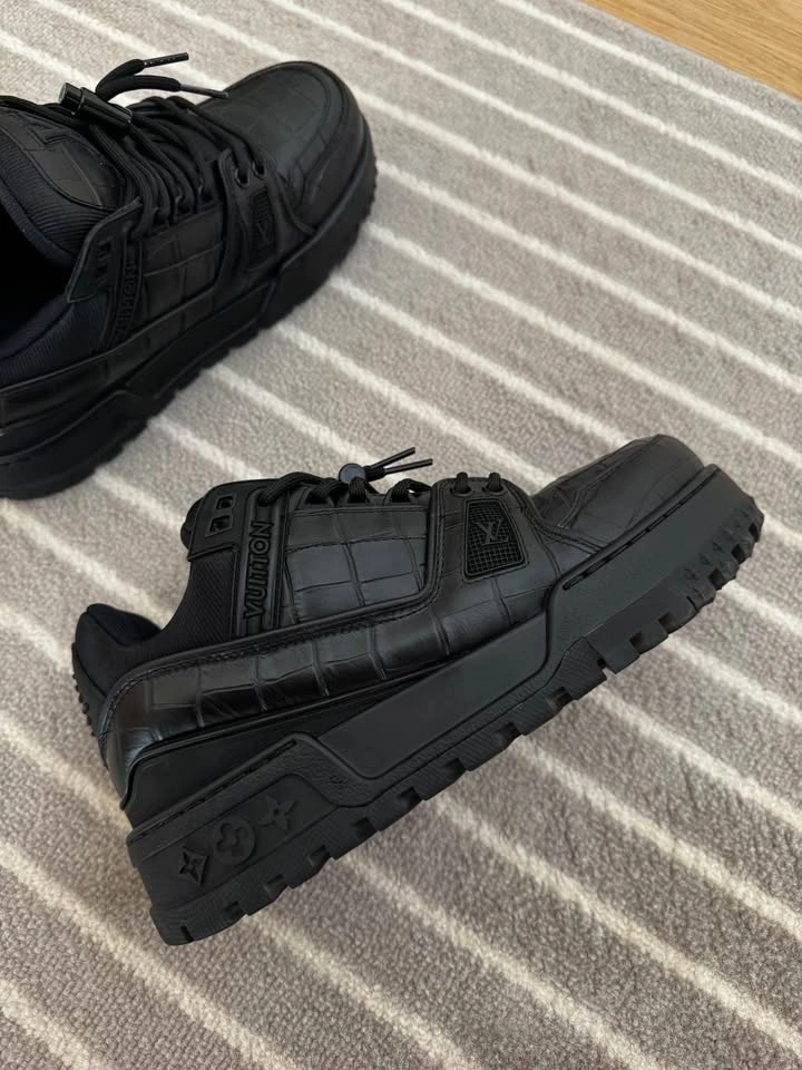 LV Trainer Maxi Black Croc Pattern Size 4 Men / 9 Women - photo 4