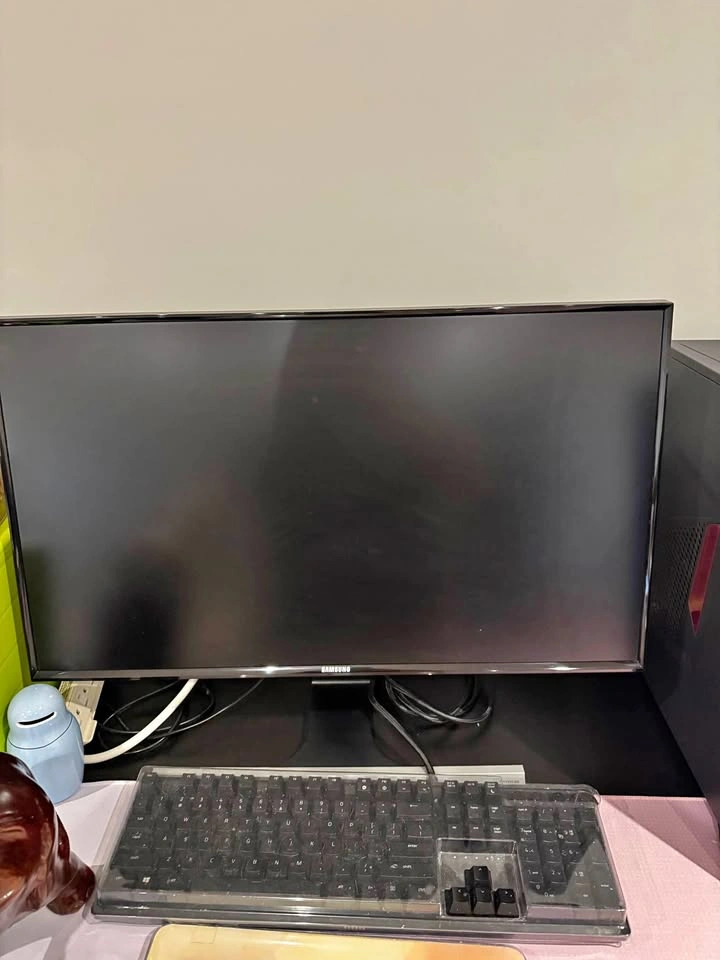 Samsung 27” Monitor S27D590 – Great Condition