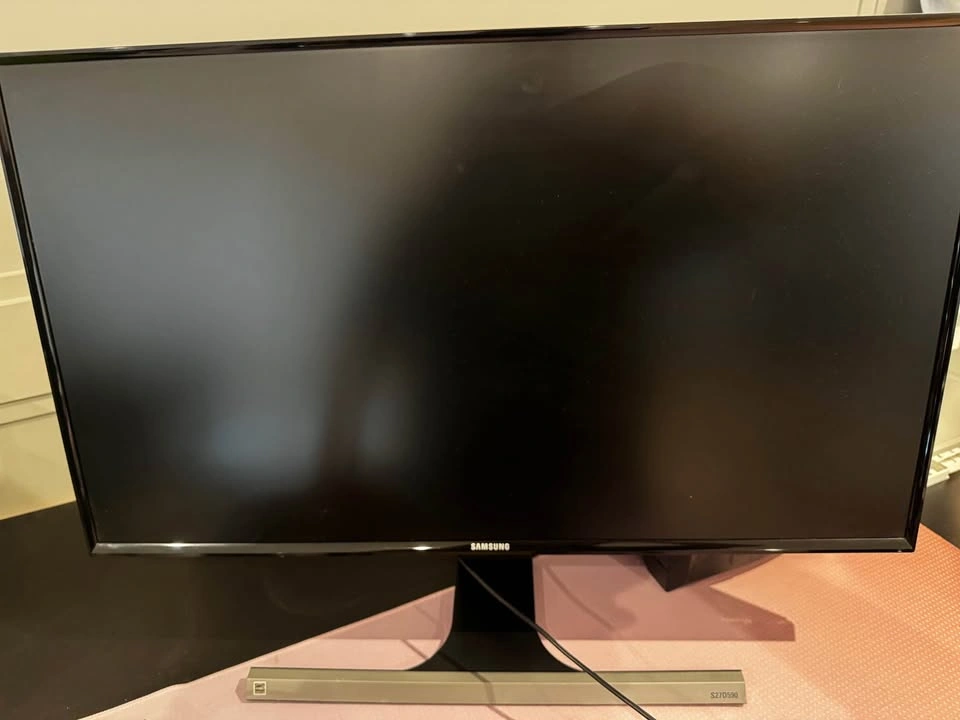 Samsung 27” Monitor S27D590 – Great Condition - photo 3