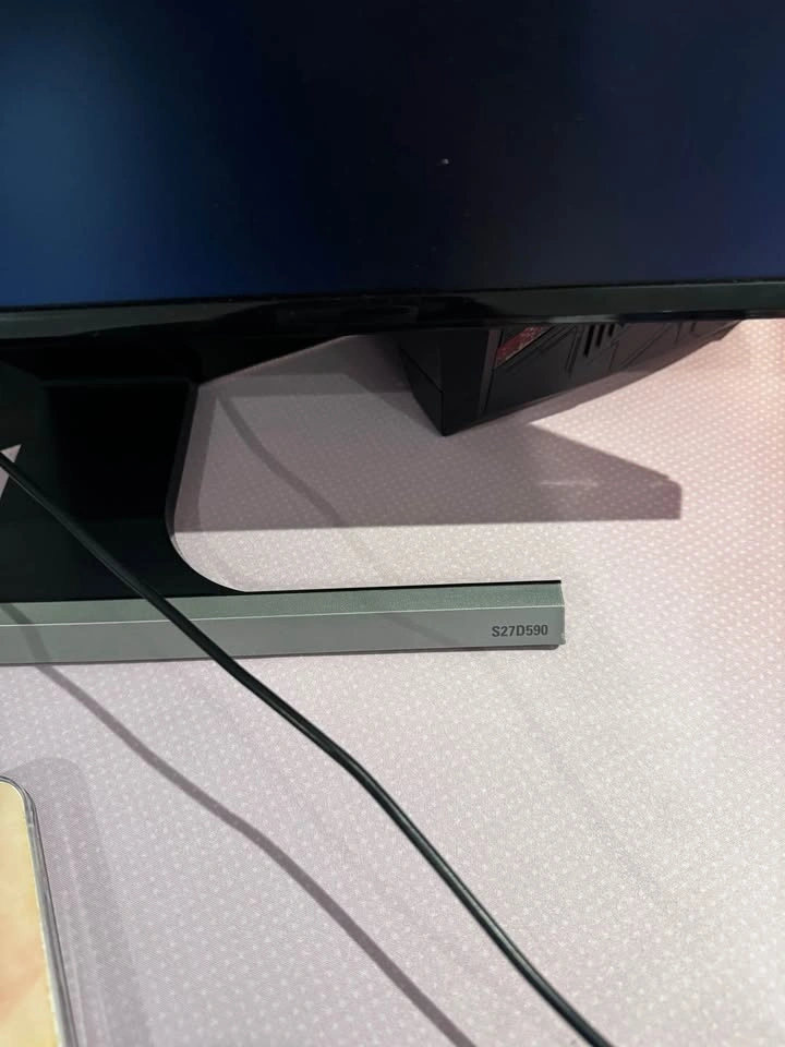 Samsung 27” Monitor S27D590 – Great Condition - photo 4