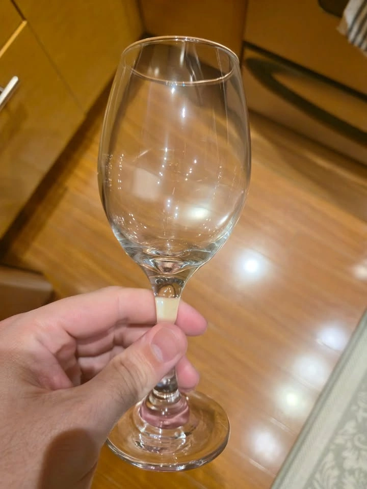 Set of 6 wine glasses