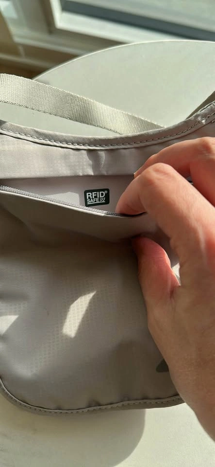 Pacsafe RFID Cross Body Travel Pouch - photo 3
