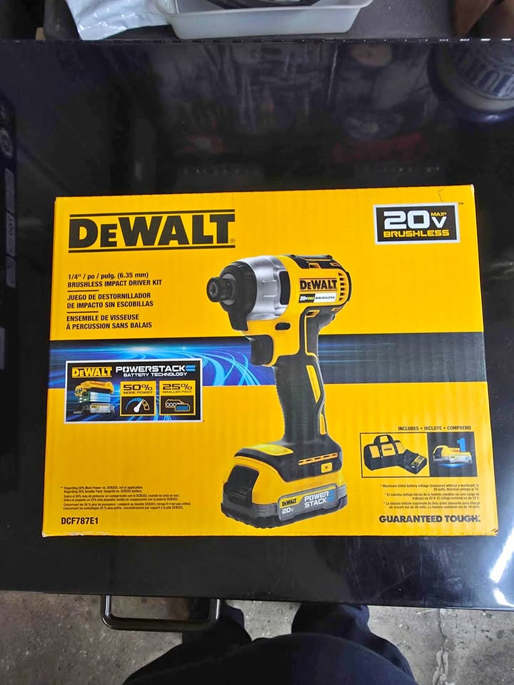 DeWalt 20V MAX Impact Driver Kit - New