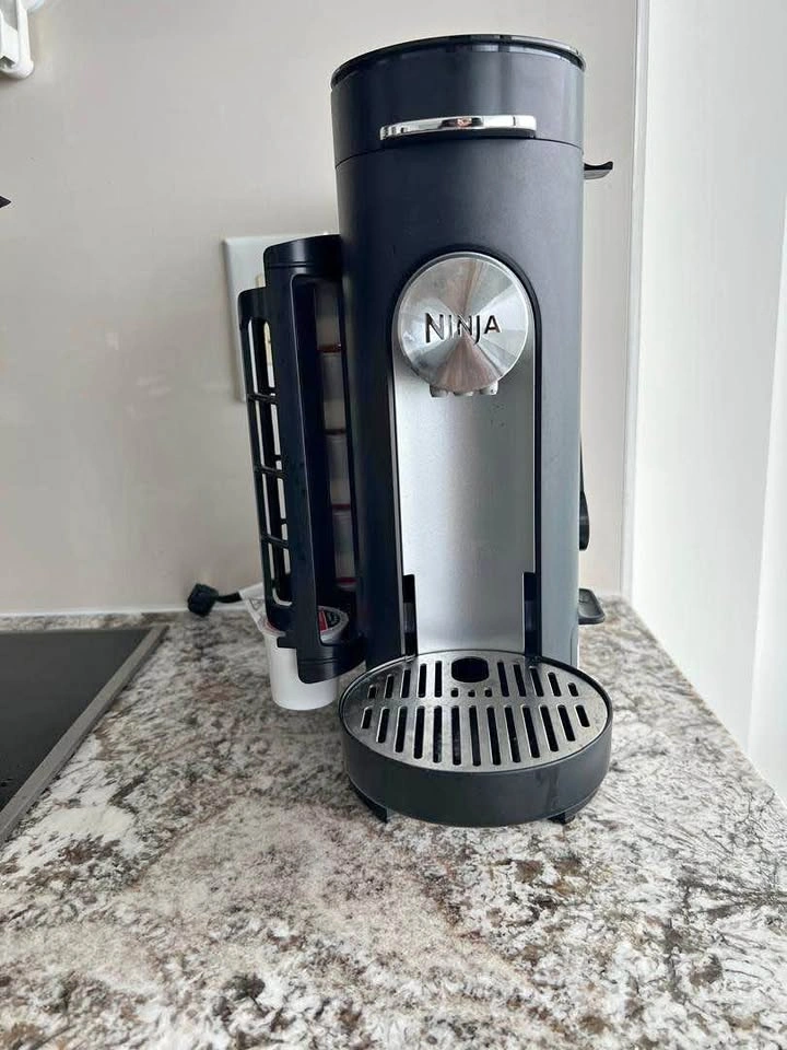 Ninja Pods & Grounds Single-Serve Coffee Maker PB040C
