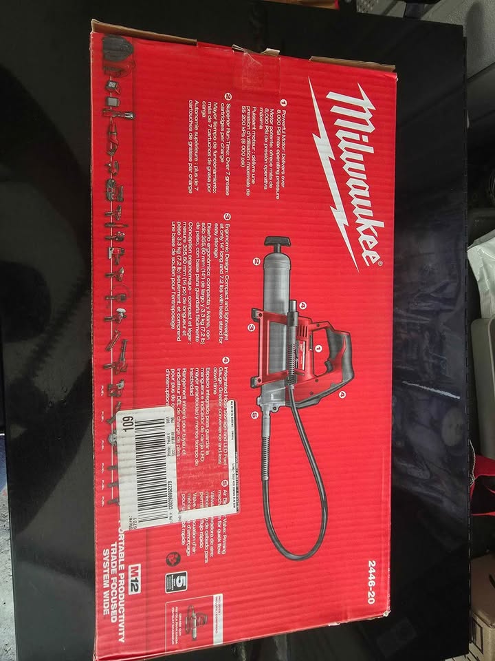Milwaukee M12 grease gun - photo 2