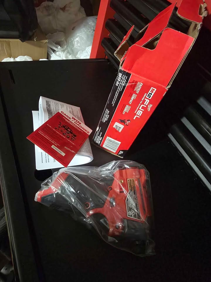 Milwaukee m12 1/4 hex impact driver. New - photo 4