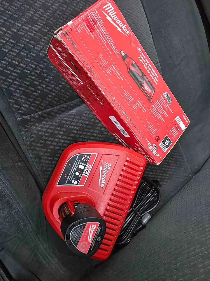 Milwaukee M12 Cordless Rotary Tool Kit. New