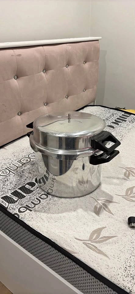 Big Prestige Cooker