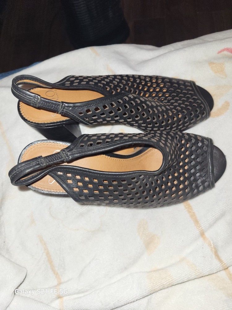 Franco Sarto Black Slingback Cut-Out Heels - Size 7.5 - photo 3