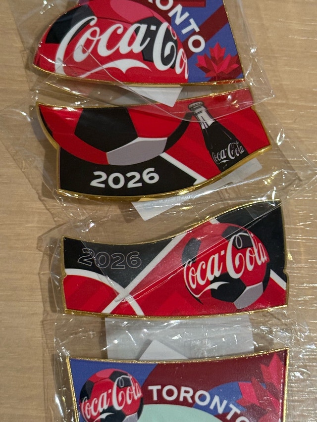 Coca-Cola Pins - photo 3